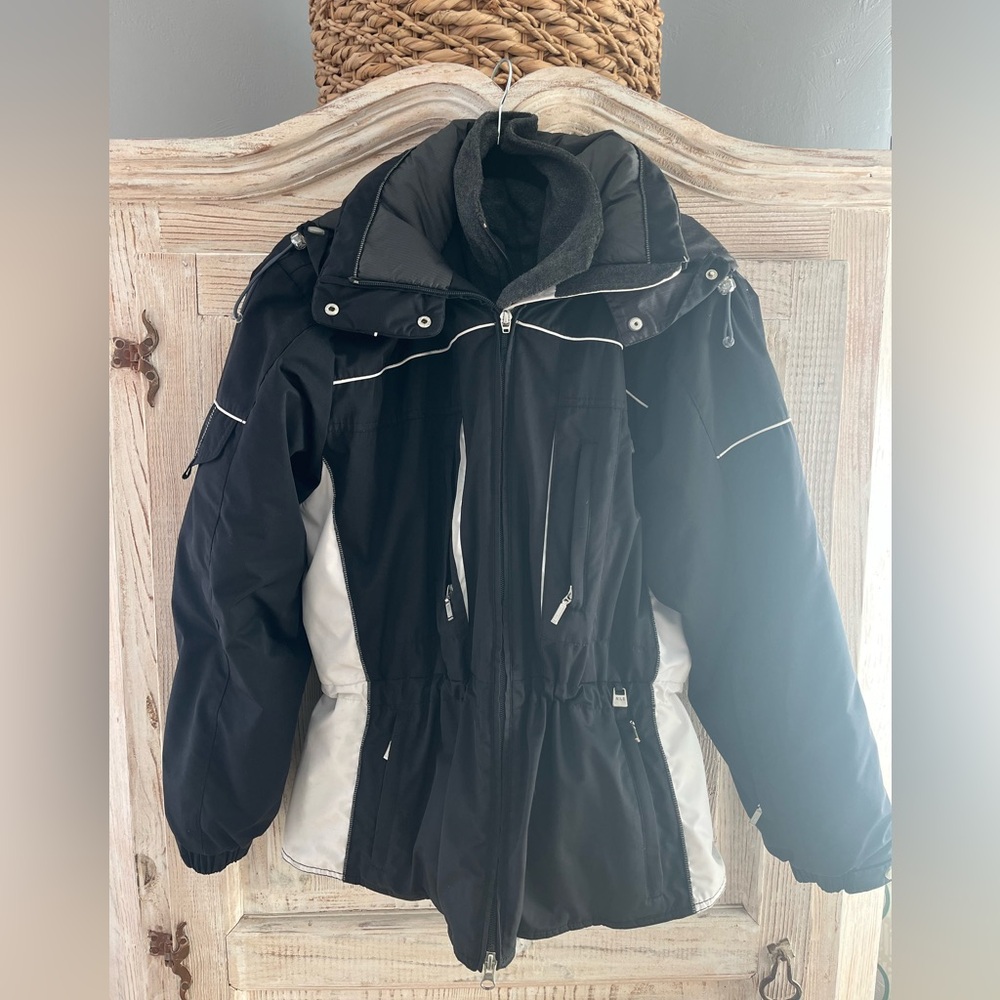 NILS Black and White Ski/Snow Jacket. Size 10